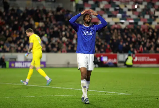 Beto of Everton reacts