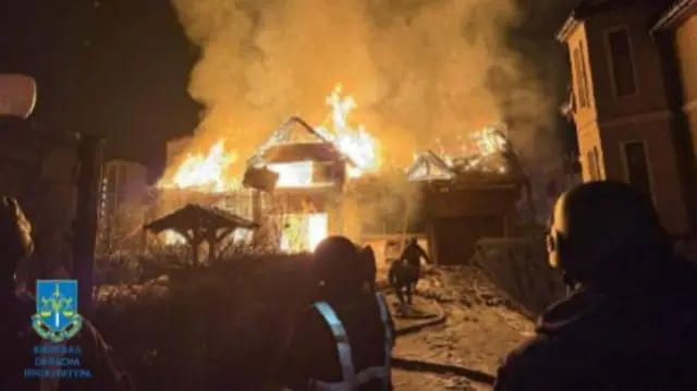 Image shows burning building in Ukraine