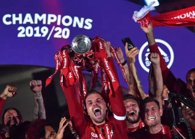 Jordan Henderson lifts the Premier League trophy