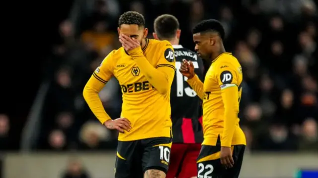 Matheus Cunha covering his face in disappointment during Wolves' defeat to Fulham