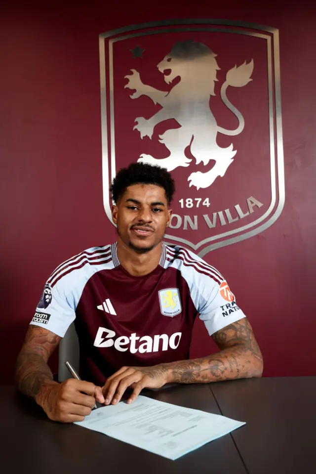 Marcus Rashford signs for Aston Villa