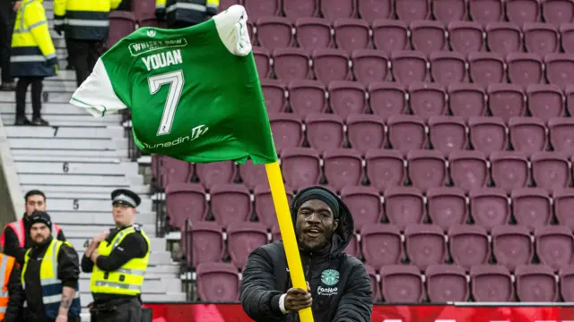 Hibernian's Elie Youan puts his Hibernian shirt on the corner flag during a William Hill Premiership match between Heart of Midlothian and Hibernian at Tynecastle Park