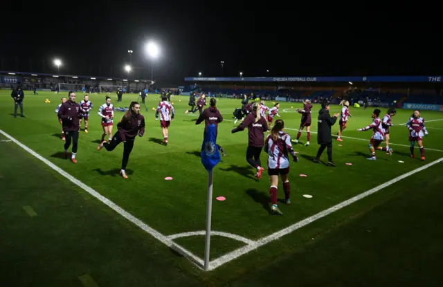 West Ham Women warm up