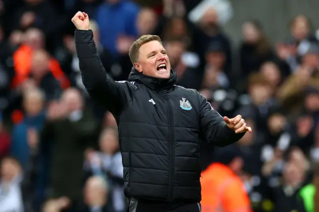 Eddie Howe fist pumps the fans