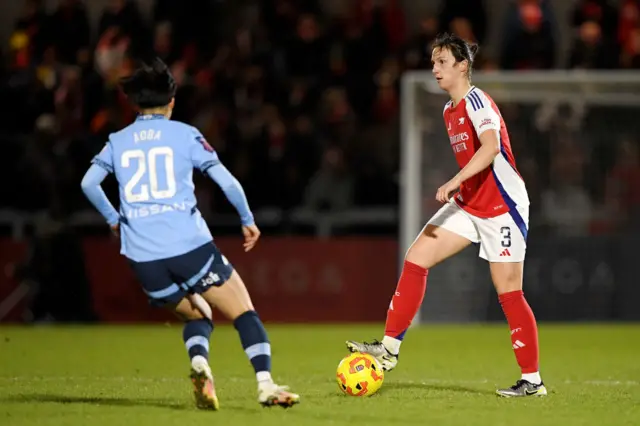 Lotte Wubben-Moy of Arsenal controls the ball whilst under pressure from Aoba Fujino