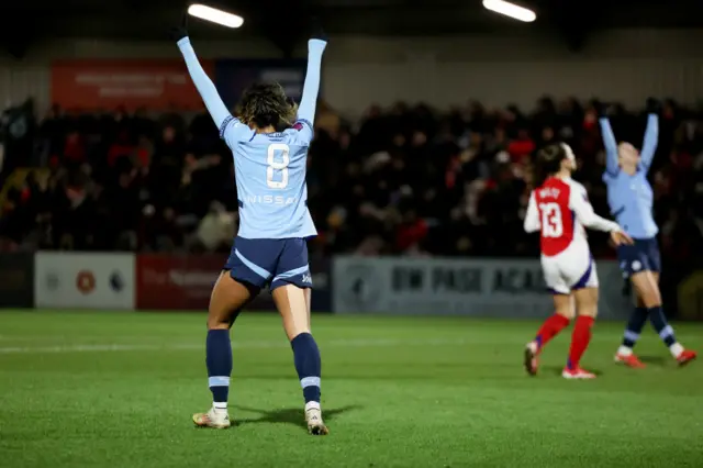 Mary Fowler of Manchester City celebrates