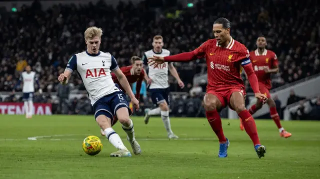 Lucas Bergvall and Virgil van Dijk