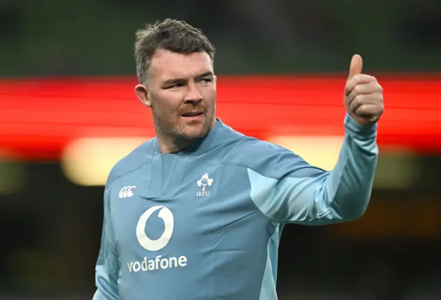 Peter O'Mahony gives the thumbs up