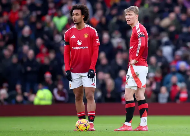 Joshua Zirkzee and Rasmus Hojlund of Manchester United look dejected.