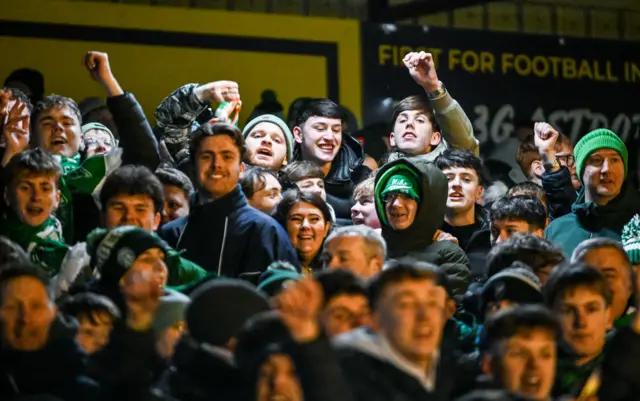 Hibs fans celebrate