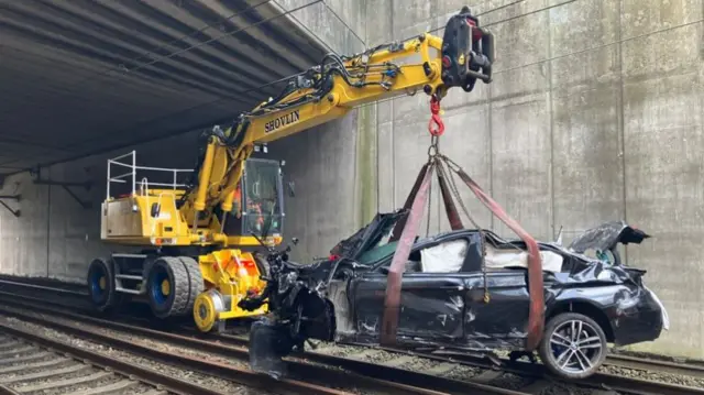 A road railer lifts the BMW car off the tracks.