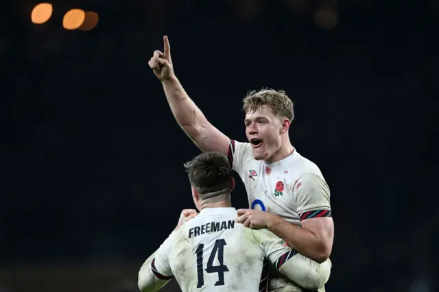 Fin Smith celebrates with Tommy Freeman