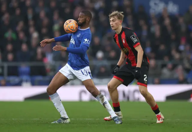 Beto of Everton controls the ball under pressure from Dean Huijsen of Bournemouth