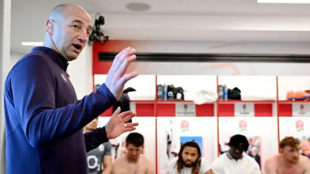 Steve Borthwick talking to players post-match in the dressing room