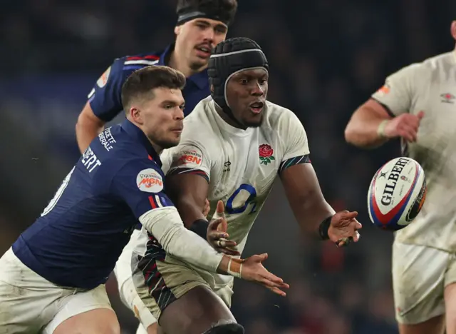 Maro Itoje causing disruption on the pitch