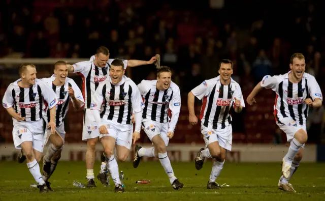 Dunfermline celebrate after Graham Bayne's penalty in the shoot-out