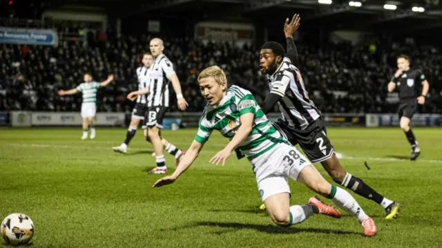 Maeda wins penalty for Celtic