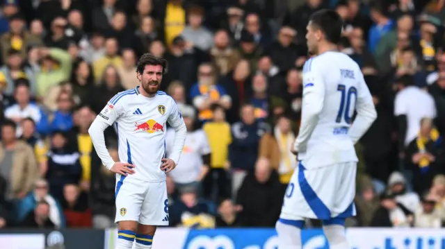 Leeds players ready to take kick off after West Brom score