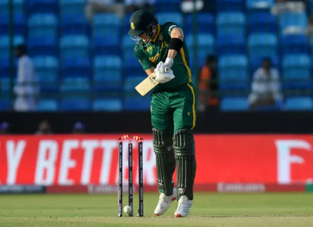 Tristan Stubbs is bowled by Jofra Archer