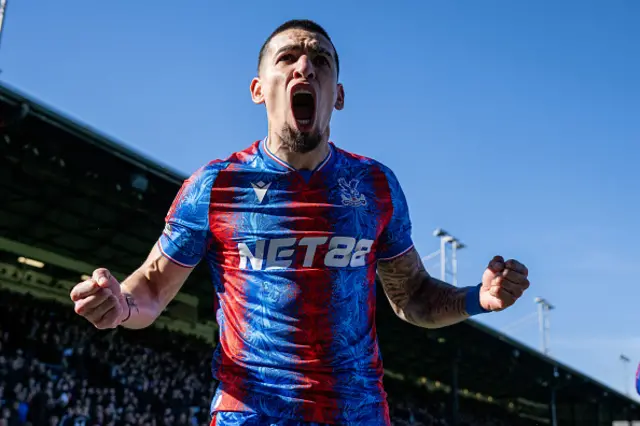 Daniel Munoz of Crystal Palace celebrates