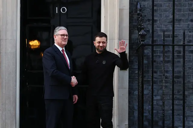 Ο πρωθυπουργός, Sir Keir Starmer καλωσορίζει τον Πρόεδρο της Ουκρανίας, Volodymyr Zelensky στην Downing Street 10