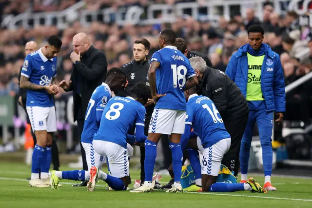 Everton players breaking fast