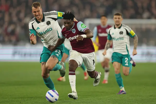 Mohammed Kudus (C) runs away from Dan Burn