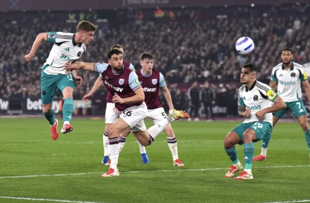 Newcastle United's Harvey Barnes heads towards goal