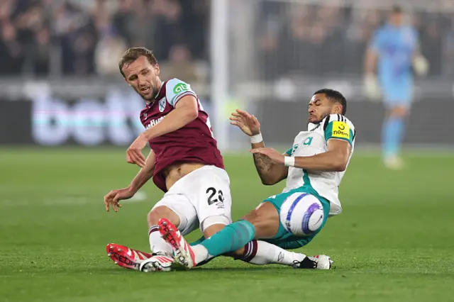 Tomas Soucek of West Ham United and Joelinton of Newcastle United clash