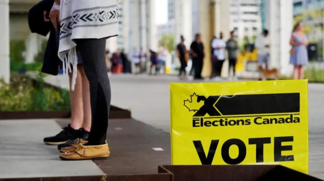 An image of a sign reading 'Elections Canada Vote'