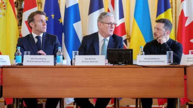 Emmanuel Macron, Keir Starmer and Zelensky sat talking at the leaders summit