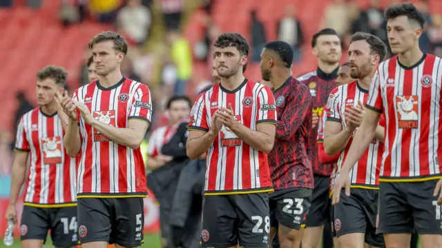 Sheffield United players clap the fans after the 1-0 win over Preston