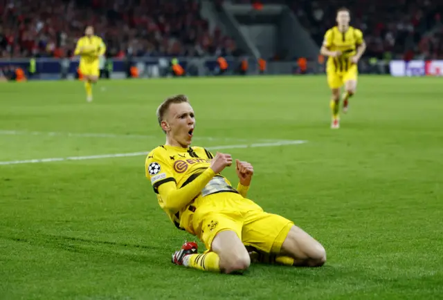 Borussia Dortmund's Maximilian Beier celebrates.