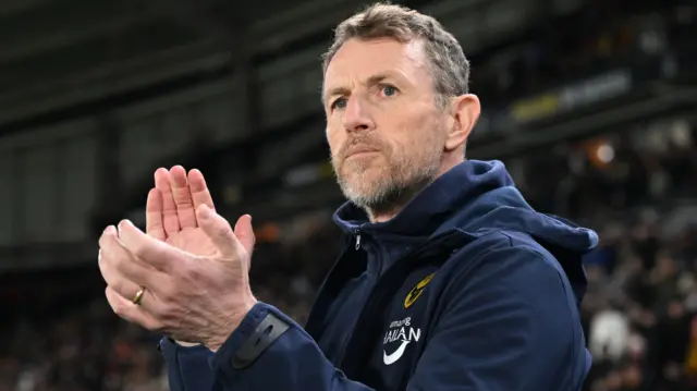 Gary Rowett claps