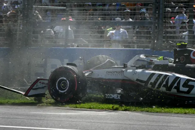 Oliver Bearman crashes in the Haas