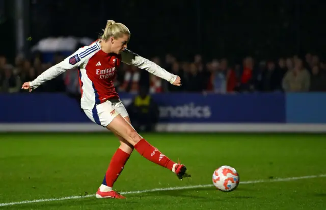 Alessia Russo of Arsenal scores her team's third goal