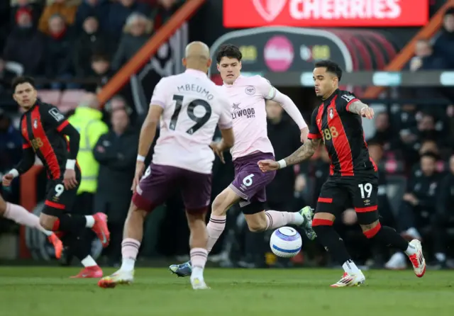 Justin Kluivert of AFC Bournemouth runs with the ball