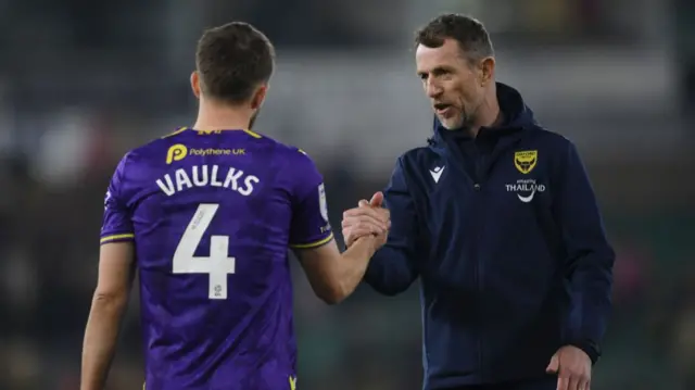 Oxford manager Gary Rowett with midfielder Will Vaulks