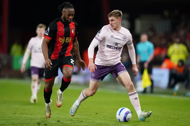 Brentford's Bryan Mbeumo (right) and Bournemouth's Antoine Semenyo battle for the ball.