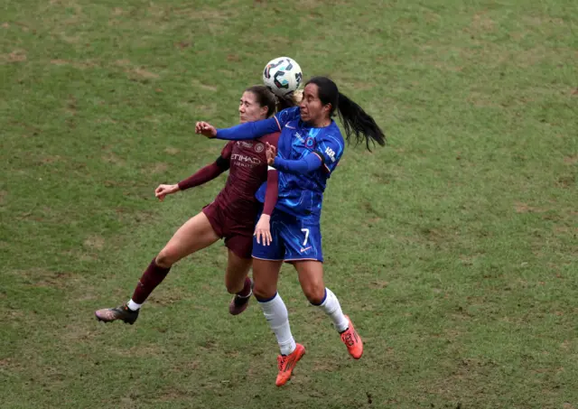 Laia Aleixandri and Mayra Ramirez battle for the ball