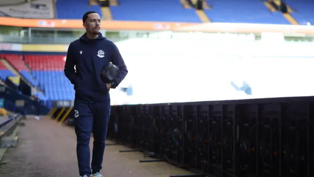 Josh Dacres-Cogley arriving at Bolton v Stockport