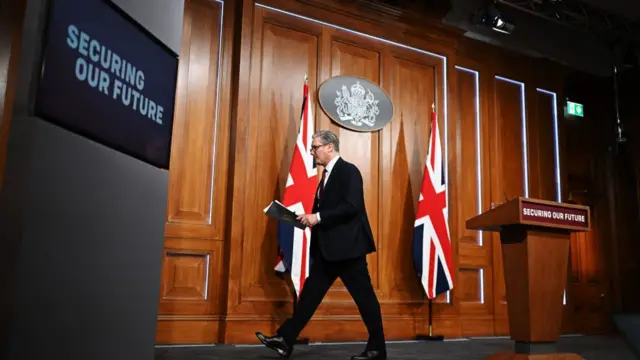 Starmer leaves