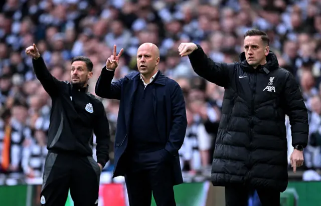 Arne Slot, Manger of Liverpool (C), gestures