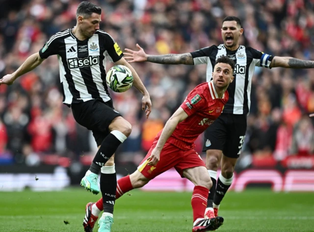 Newcastle United's Fabian Schar in action with Liverpool's Diogo Jota