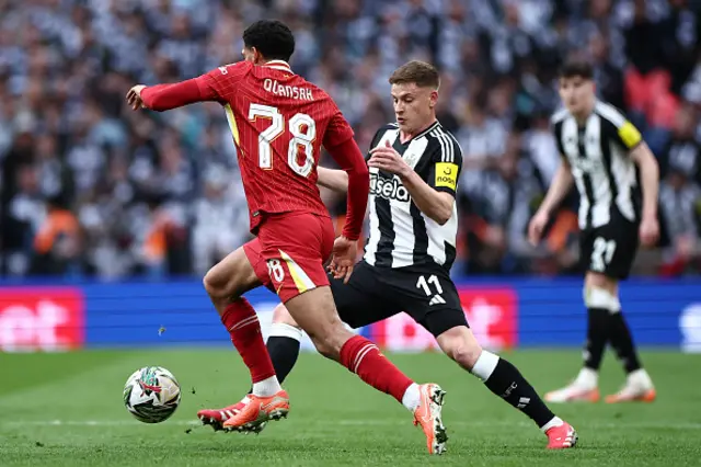 Jarell Quansah (L) vies with Newcastle United's English midfielder Harvey Barnes