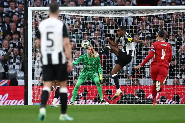 Alexander Isak (C) shoots but fails to score