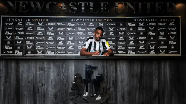 Newcastle forward Alexander Isak signs his contract with the club