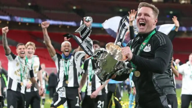 Eddie Howe with the Carabao Cup trophy