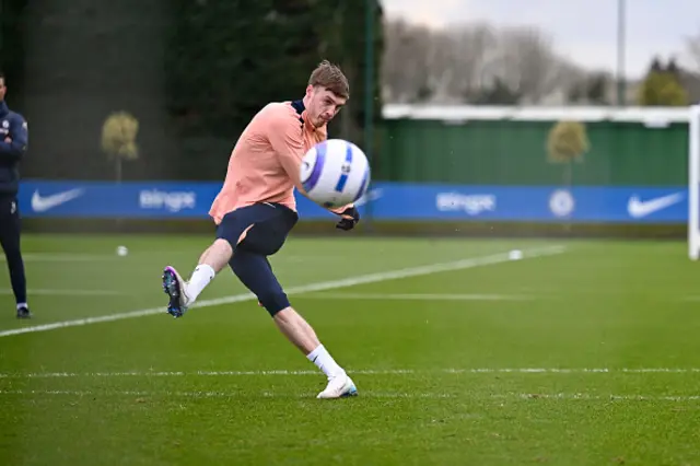 Cole Palmer shoots in training