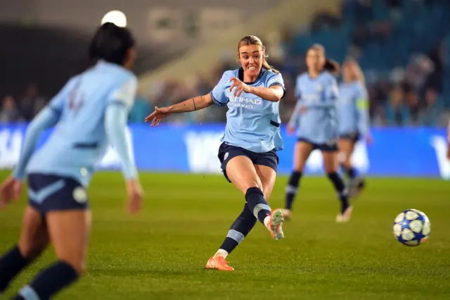 Manchester City's Jill Roord (centre) attempts a shot on goal.